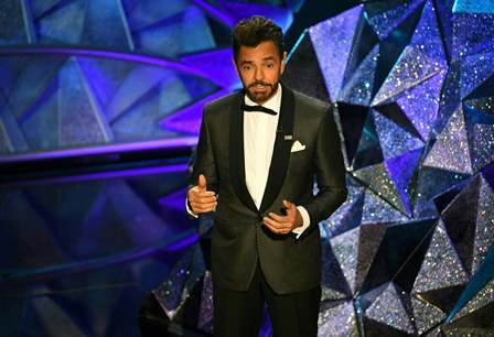 Eugenio Derbez participó por primera vez como presentador en los Óscar 2018. (Foto Prensa Libre: AFP)