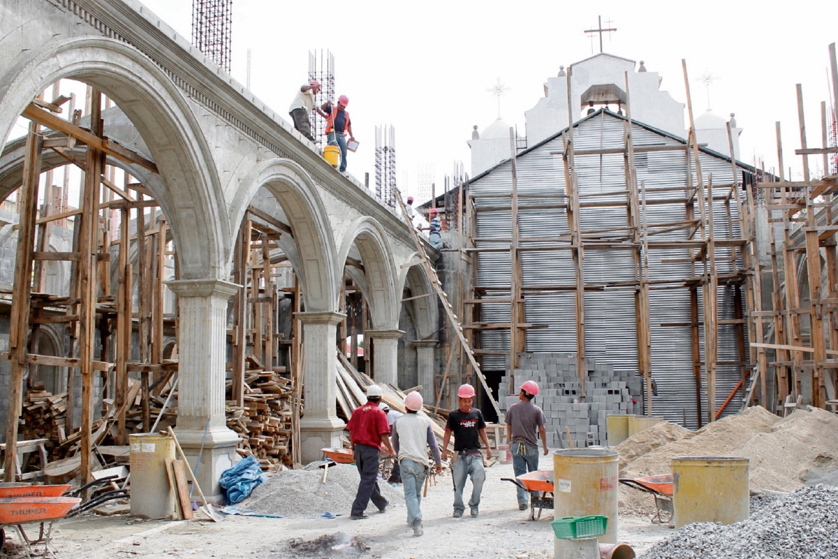 Los trabajos  de reconstrucción del  templo católico  de Joyabaj, Quiché, avanzan con rapidez.