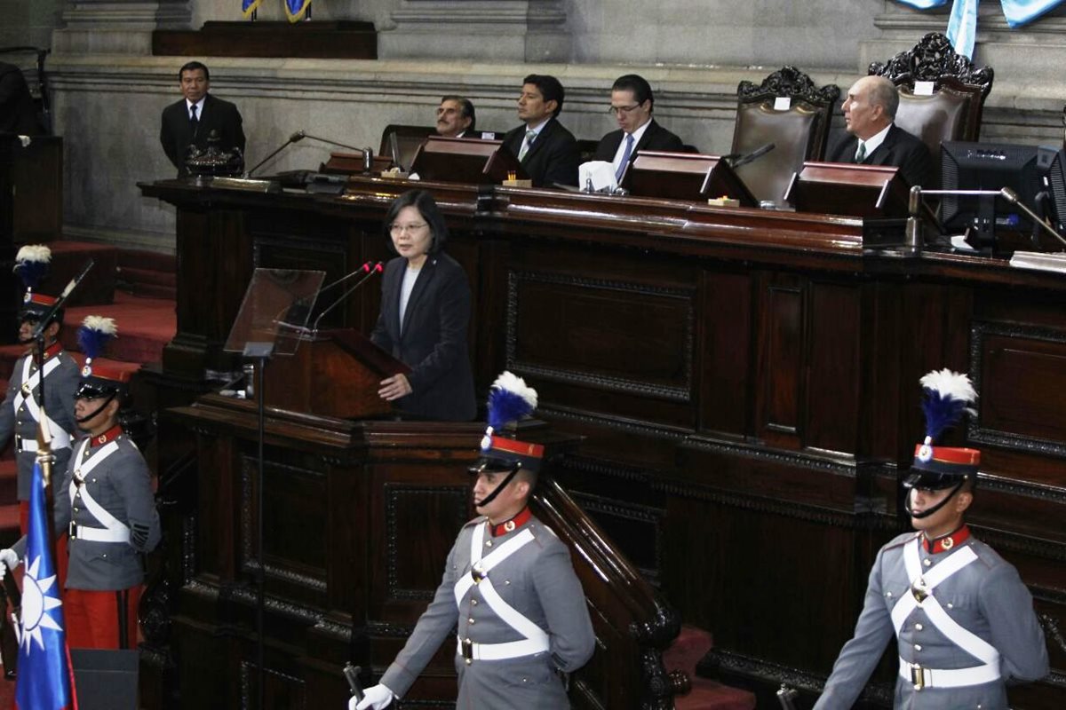 Presidenta de Taiwán Tsai Ing-wen, en su discurso en el Congreso resalta la cooperación a ese organismo. (Foto Prensa Libre: Paulo Raquec)
