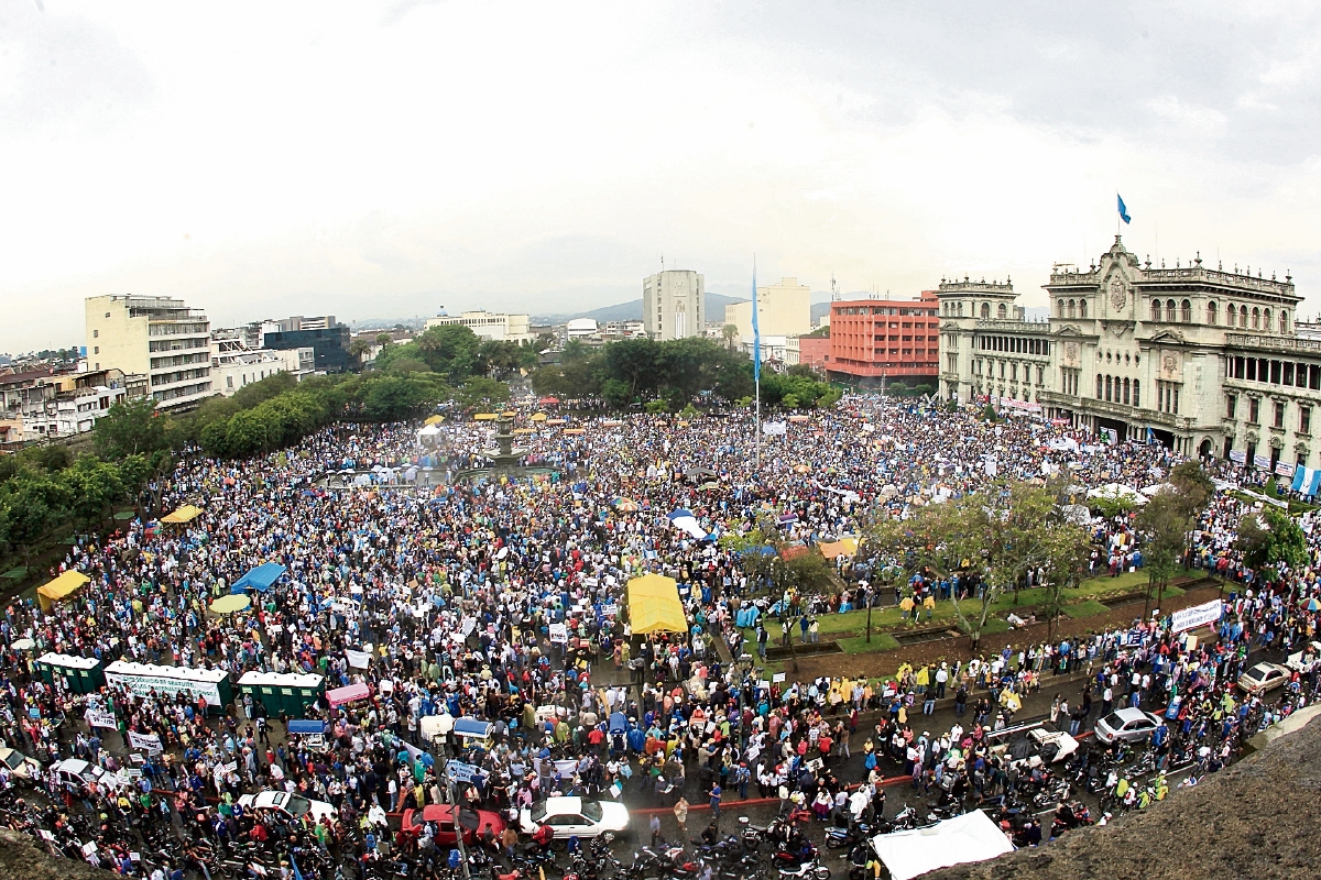 Con un marco impresionante de asistentes, la manifestación fue efusiva y se llevó a cabo sin incidentes violentos.