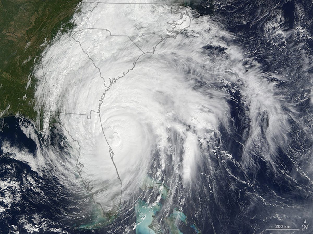 El huracán "Matthew", se encuentra en el sureste de EE. UU. y amenaza con dar un giro y regresar la próxima semana. (Foto Prensa Libre: AP).