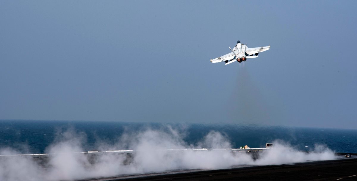 Prototipo del F/A-18E Super Hornet estadounidense que derribó aeronave siria. (Foto Prensa Libre: AFP)
