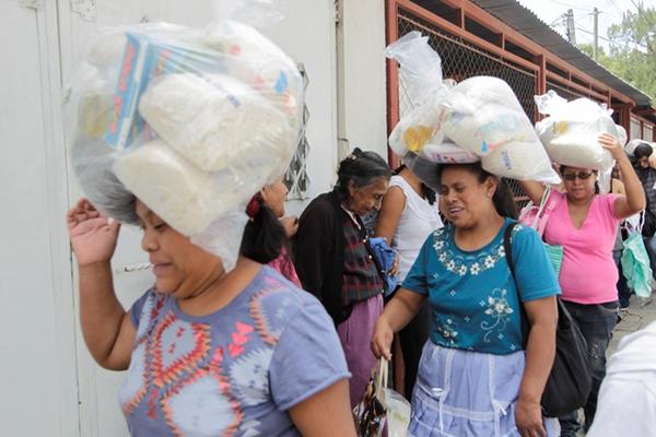 El Ministerio de Desarrollo Social, que entrega la bolsa de alimentos entre sus programas, fue el que más baja ejecución reportó. (Foto Prensa Libre: Hemeroteca PL)