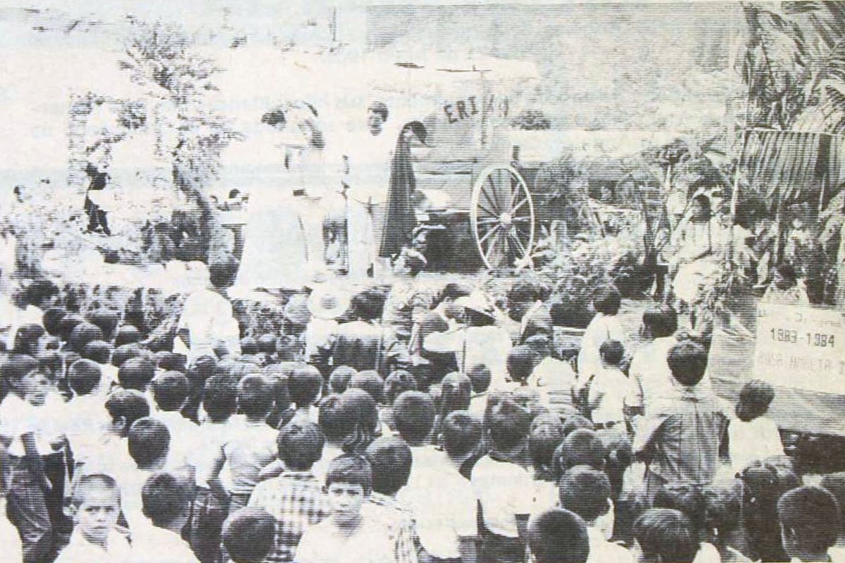 Con un desfile inició la Feria de Purulhá en 1983. (Foto: Hemeroteca PL)