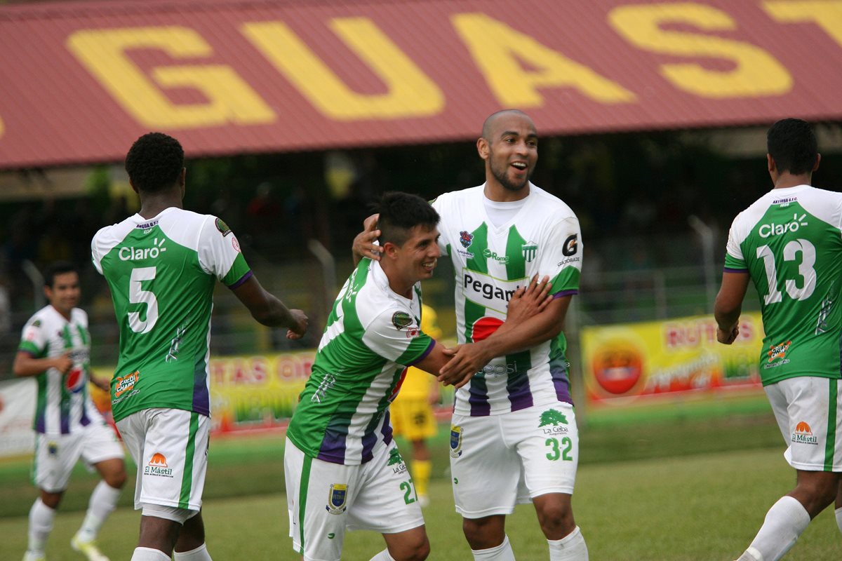 Antigua quiere mantener el invicto y aferrarse a la cima del Apertura 2015. (Foto Prensa Libre: Jesús Cuque)