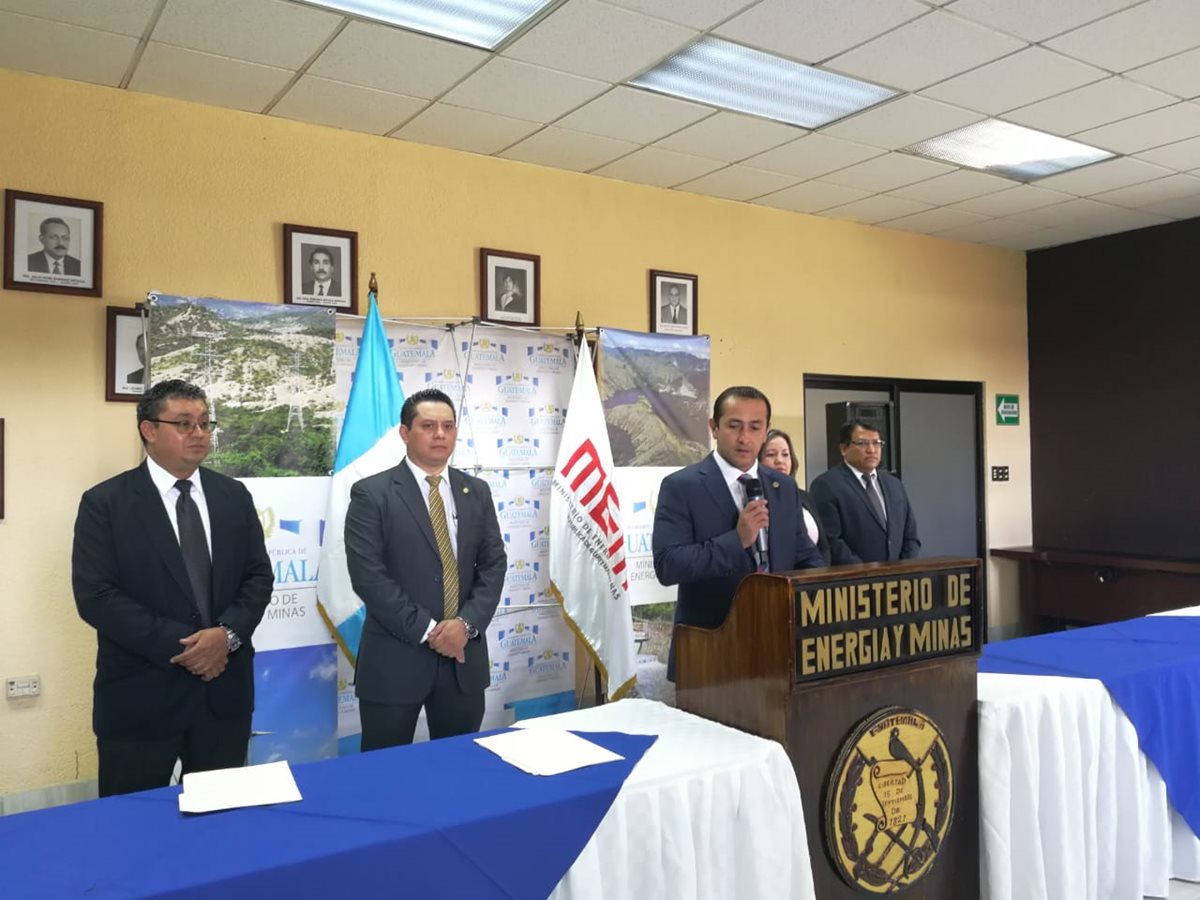 Luis Chang, ministro de Energía y Mina se pronuncia por proceso de consulta que deberán realizar por fallo de la CC en caso de Mina San Rafael. (Foto Prensa Libre: Rosa María Bolaños)