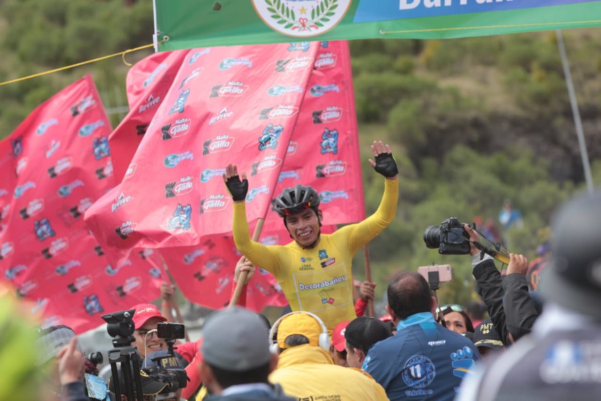 Emoción a flor de piel en la meta de la octava etapa de la 58 Vuelta a Guatemala. (Foto Prensa Libre: Norvin Mendoza)