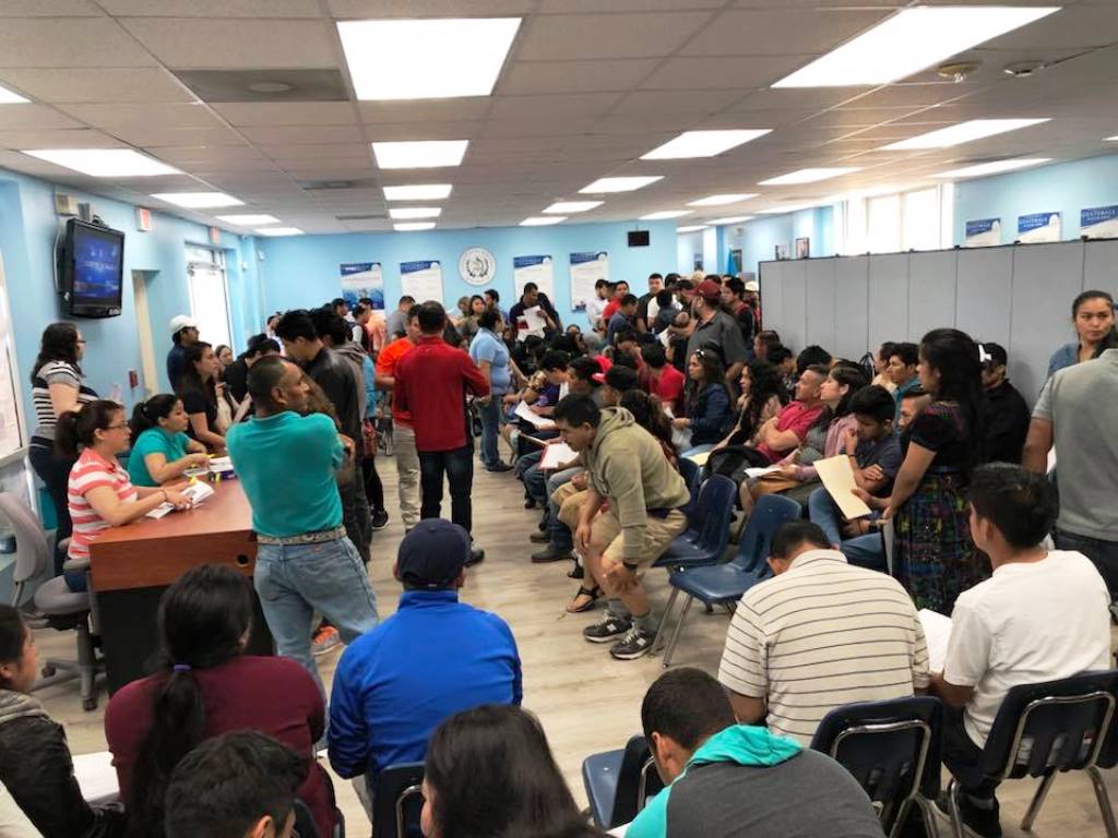 En el denominado “sábado consular”, guatemaltecos efectúan trámites en el Consulado de Guatemala en Maryland. (Foto Prensa Libre: Consulado Maryland)