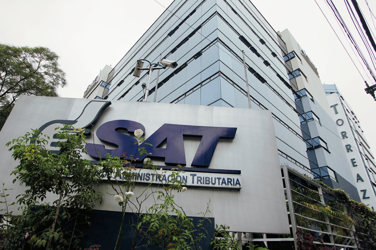 Oficinas centrales de la SAT en la zona 9. (Foto Prensa Libre: Hemeroteca PL)