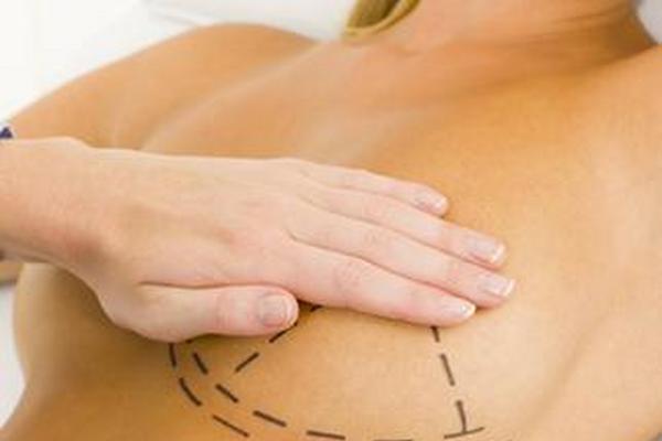 La baja autoestima es una las razones que se oculta detrás de una cirugía plástica. (Foto Prensa Libre: ARCHIVO)