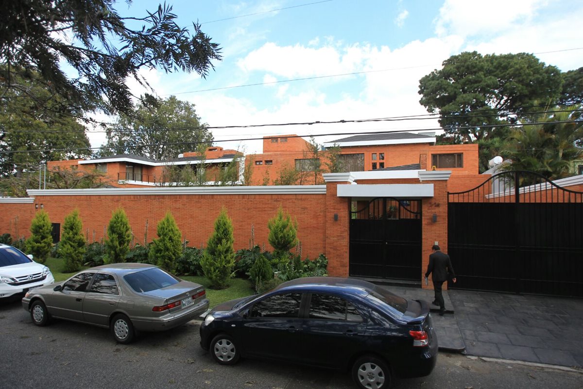 La lujosa residencia está deshabitada desde la renuncia de Otto Pérez Molina el 2 de septiembre de 2015. (Foto Prensa Libre: Esbin García)