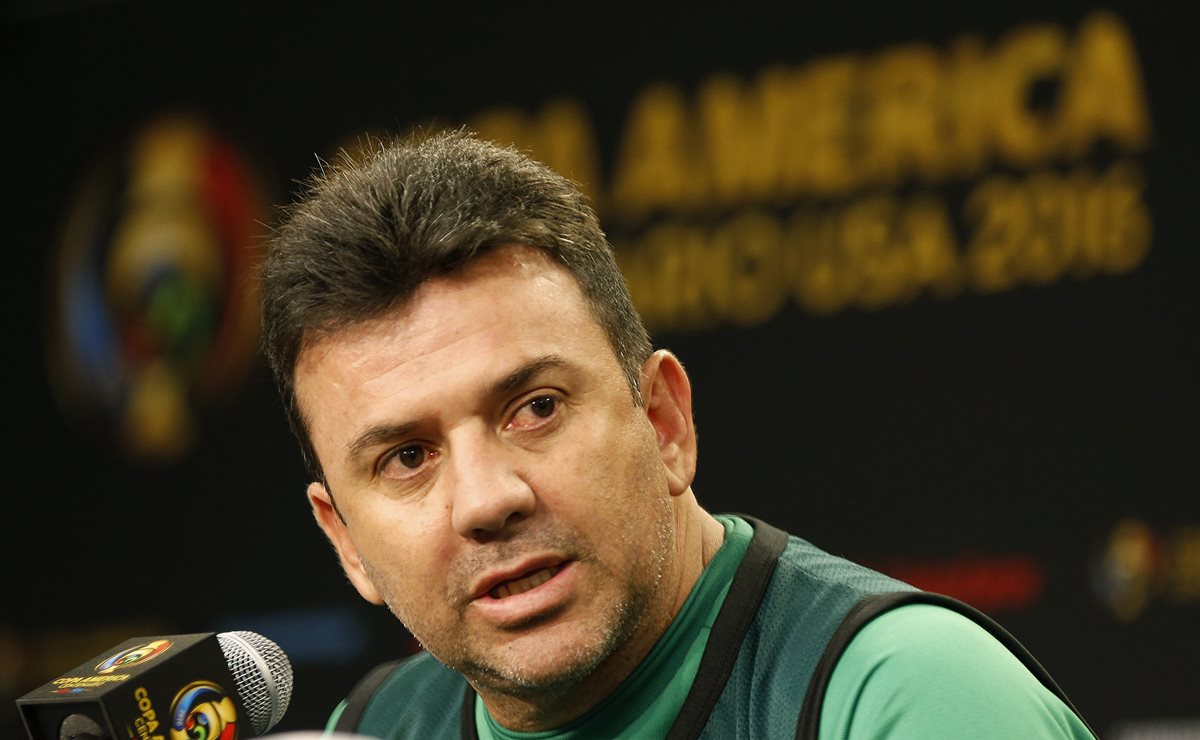 Julio Baldivieso mantiene la ilusión de continuar a cargo de la Selección de Bolivia. (Foto Prensa Libre: EFE)