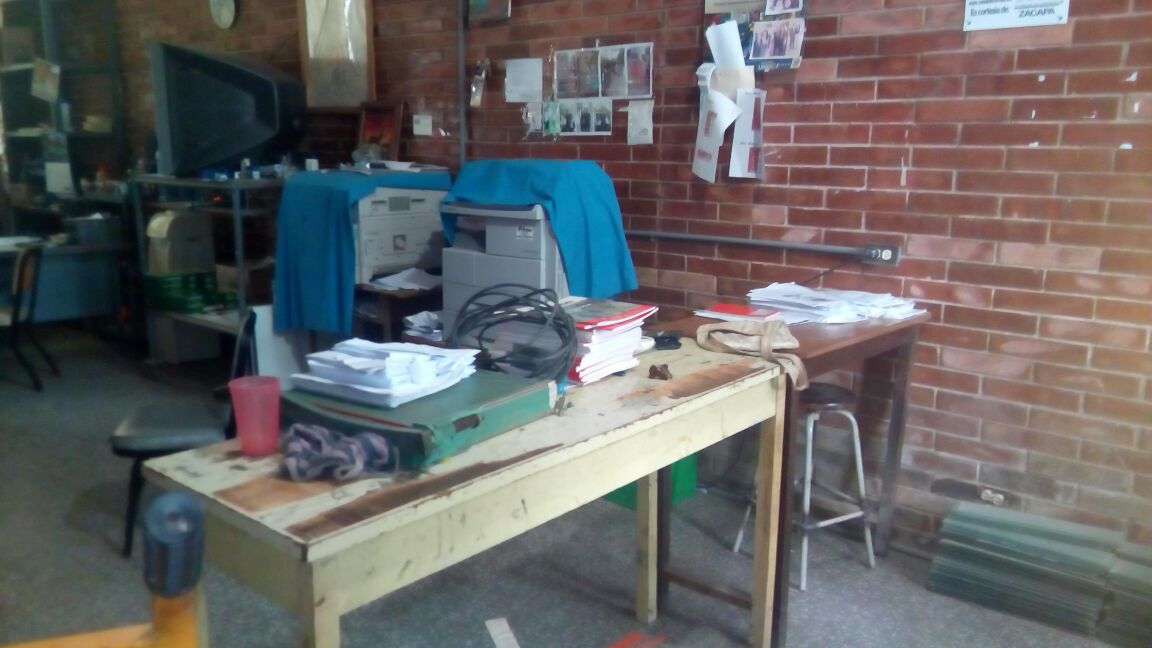 Los delincuentes entraron al salón de audio y visión y robaron televisores, computadoras y artefactos de sonido.(Foto Prensa Libre: Mario Morales)