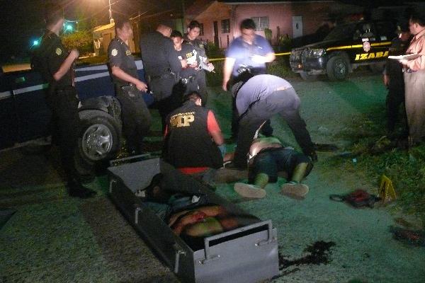 Fiscales buscan evidencias de crimen.