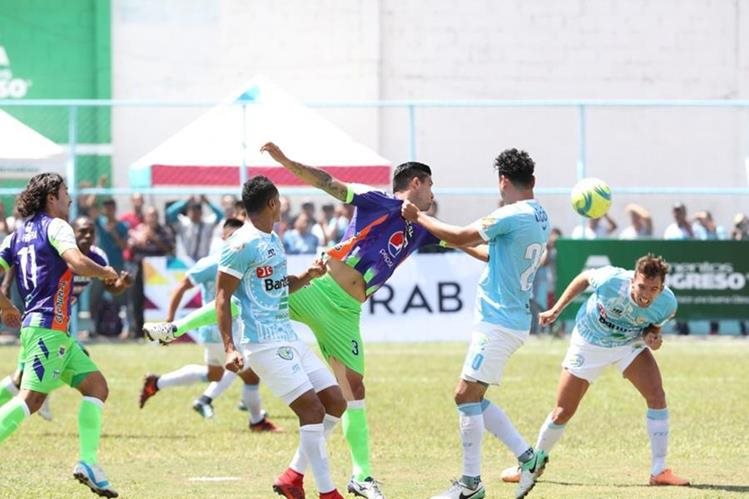 En la primera vuelta del torneo Sanarate y Antigua GFC empataron sin goles. (Foto Prensa Libre: Hemeroteca PL)