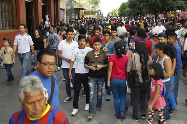 La mayoría de guatemaltecos coincide en señalar que desearían paz, más que regalos en esta navidad. (Foto Prensa Libre: Álvaro Interiano)<br _mce_bogus="1"/>