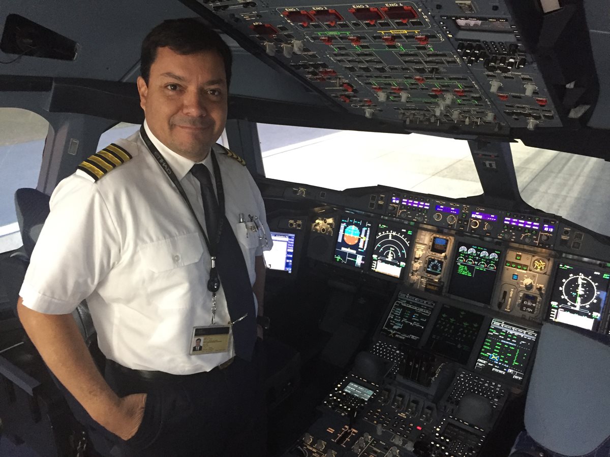 Piloto chapín volará un Airbus 380 en Emiratos Árabes Unidos