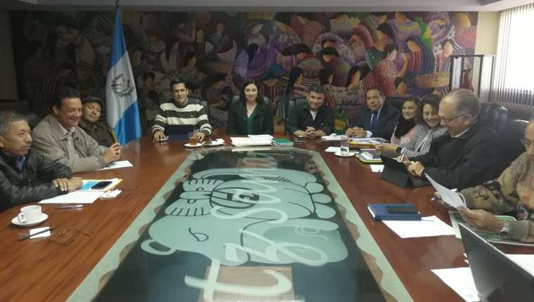 Los integrantes de la CNS no alcanzaron acuerdos para fijar paga mínima en el 2018. (Foto Prensa Libre Urías Gamarro)