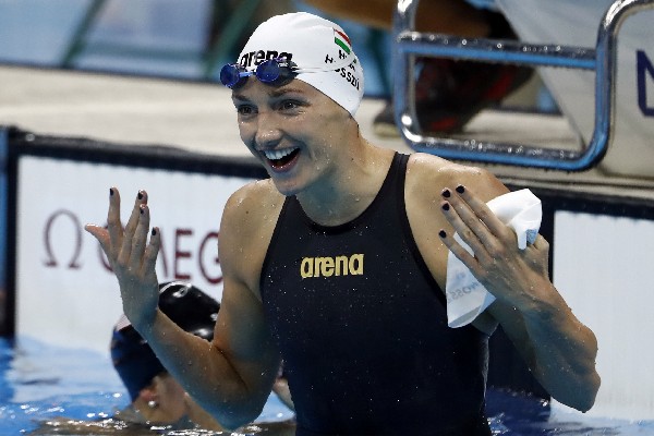 Katinka Hosszu celebra después de ganar los 100 metros espalda en Río, (Foto Prensa Libre: AFP)