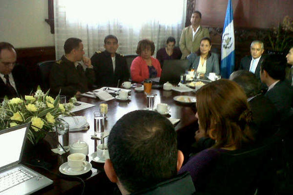 Reunión de la comisión de reconstrucción en Casa Presidencial. (Foto cortesía de la vicepresidencia)