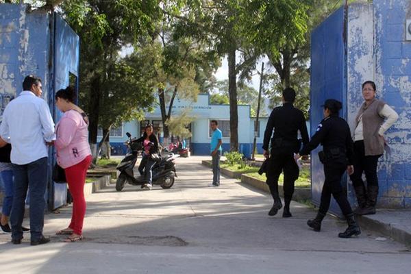 Entrada principal de la Escuela Tipo Federación de la cabecera de Jalapa.<br _mce_bogus="1"/>