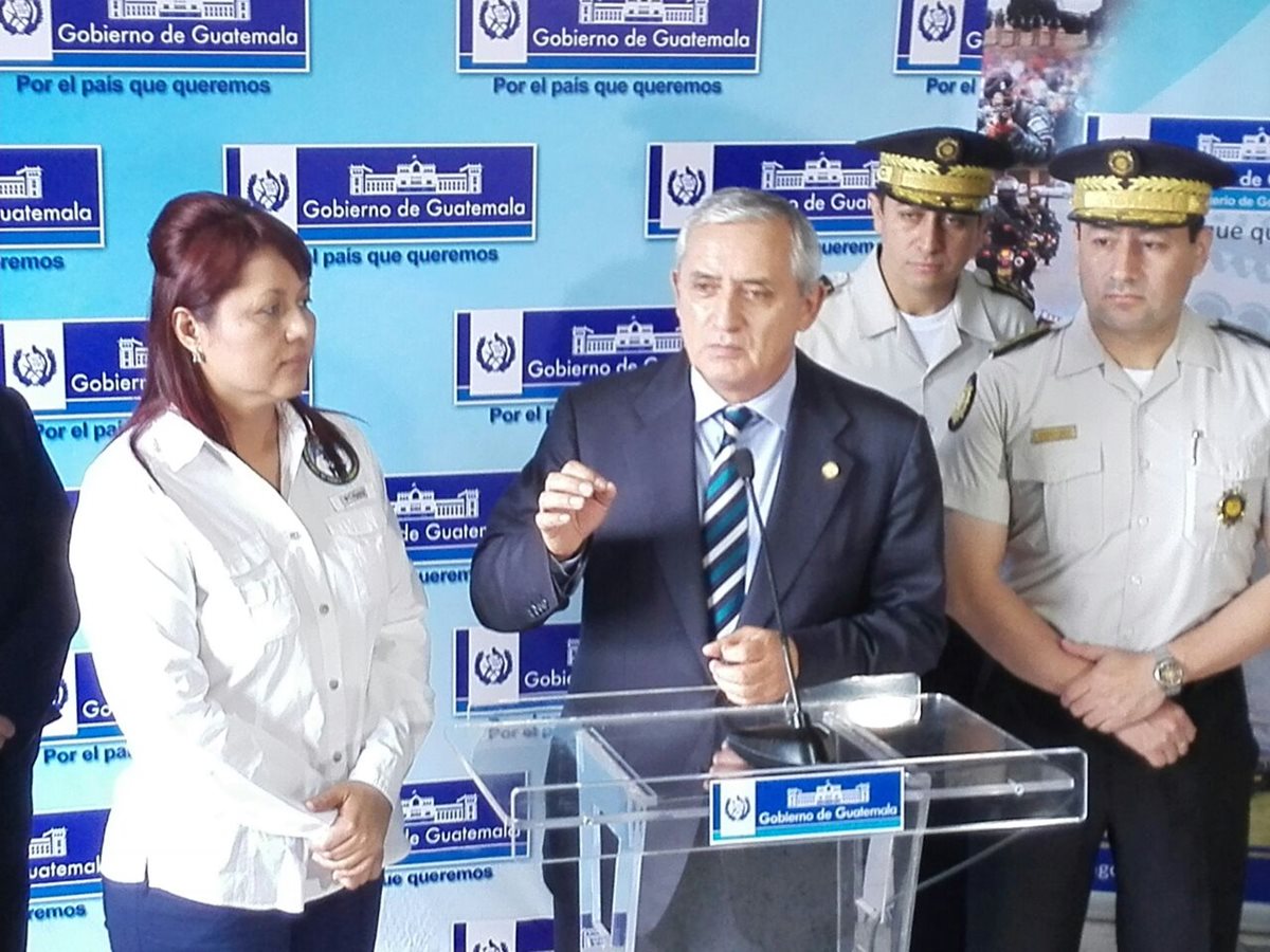 El presidente Pérez Molina dijo que no renunciará que si le retirán la inmunidad responderá a los cuestionamientos. (Foto Prensa Libre: E. García)
