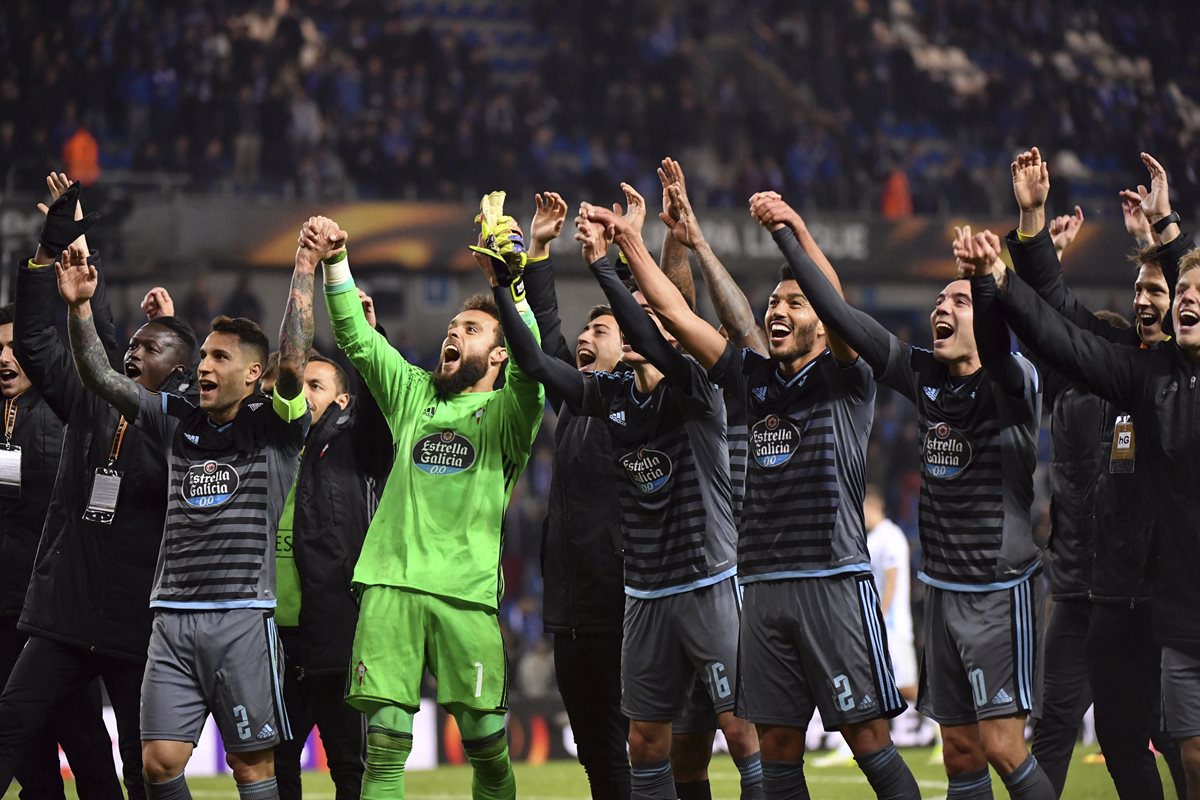 Los jugadores del Celta festejaron el pase a las semis. (Foto Prensa Libre: AP)