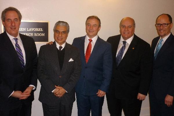 De izquierda a derecha,  el embajador Michael Froman;  los ministros de Trabajo, Carlos    Contreras, y Economía,  Sergio de la Torre;    el embajador Julio Ligorría, y  Thomas Pérez, secretario de Trabajo de EE. UU.