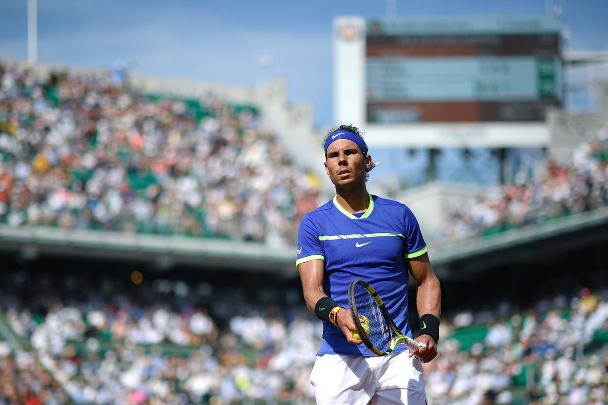 El tenista español Rafael Nadal avanzó sin problemas a la tercera ronda del Roland Garros. (Foto Prensa Libre: AFP)