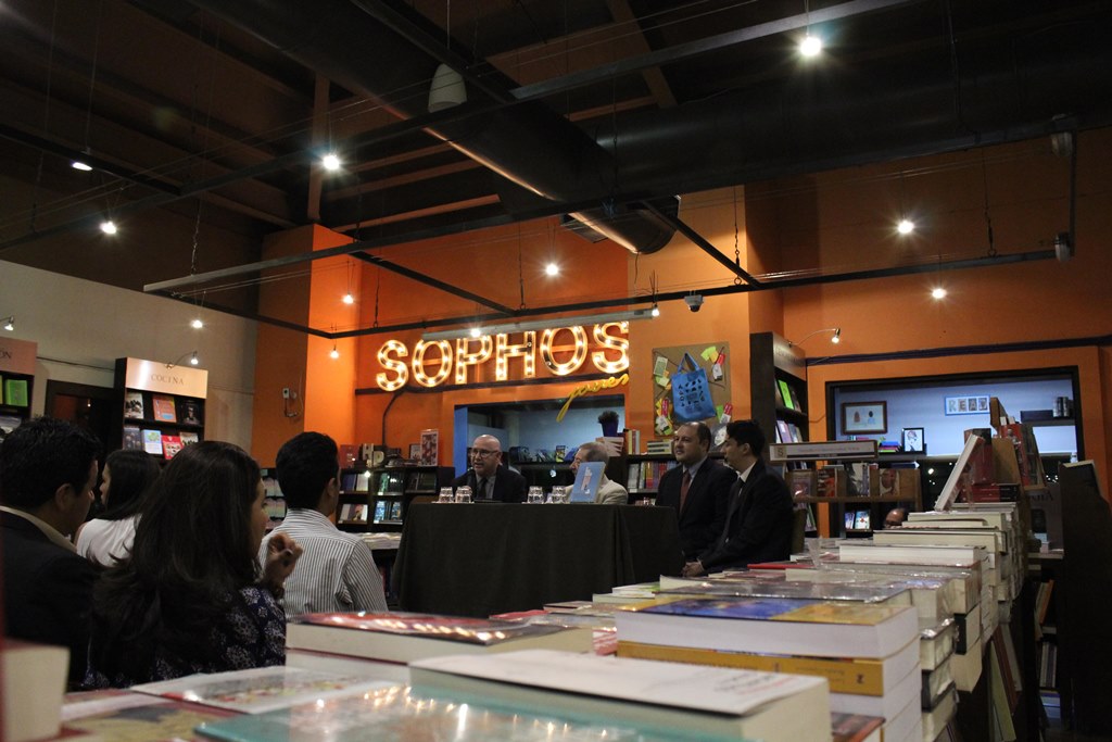 El libro "El patio trasero", se presentó en la ciudad de Guatemala. (Foto Prensa Libre: José Andres Ochoa)