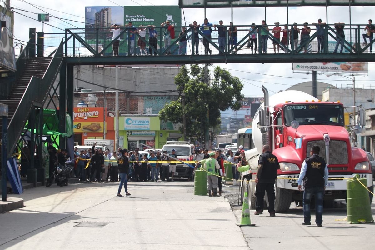 El ataque ocurrió cerca del mercado La Parroquia, en la calle Martí de la zona 6 capitalina. (Foto Prensa Libre: Érick Ávila)