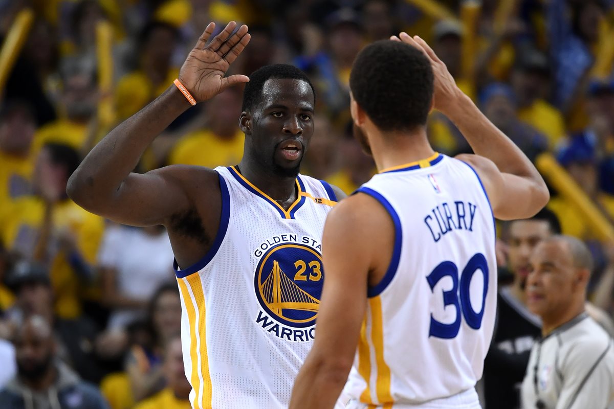 Curry guía a Warriors en triunfo sobre Spurs en final de Conferencia Oeste