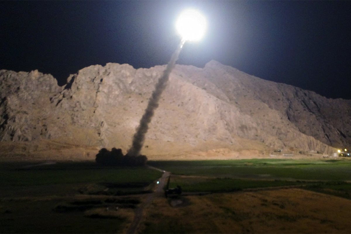 Los cohetes lanzados por Irán a región siria también podrían desestabilizar la política. (Foto Prensa Libre: AP)