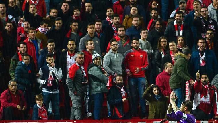 Sergio Ramos ha sido duramente criticado por su celebración y responder a los insultos a los aficionados del Sevilla. (Foto Prensa Libre:AFP)