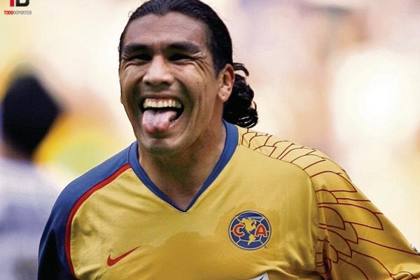 Salvador Cabañas fue la figura de las Águilas del América. (Foto Prensa Libre: AP)