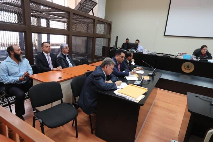 El exministro de Gobernación, Carlos Vielmann, -derecha- está procesado en el caso Infiernito. (Foto Prensa Libre: Hemeroteca)