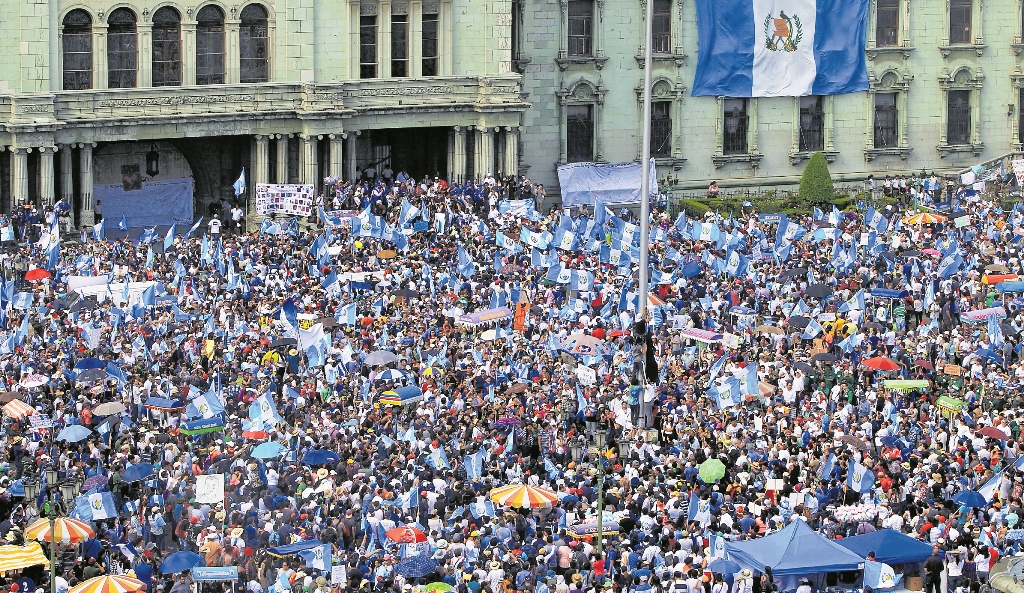 La enmienda es impulsada por la representante por California Norma Torres, requerirá que el secretario de Defensa elabore una lista de funcionarios implicados en corrupción. (Foto Prensa Libre: Hemeroteca PL)