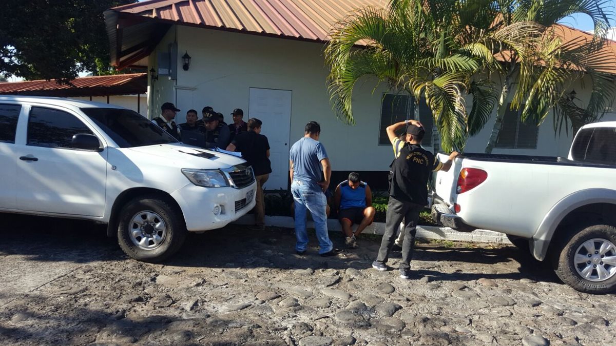 Cuatro agentes de la PNC fueron capturados en Mazatenango, Suchitepéquez. (Foto Prensa Libre: Cristian I. Soto)