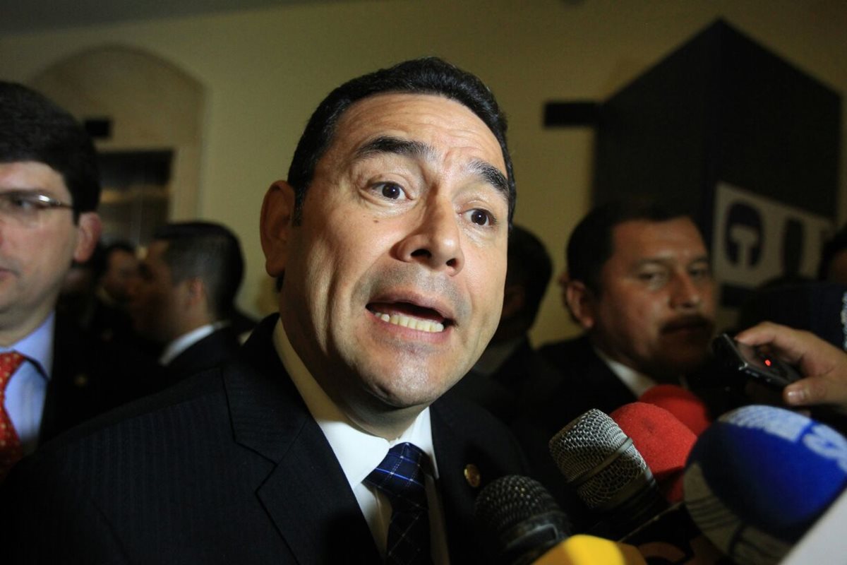 El presidente Jimmy Morales declara a medios de comunicación y reconoce reuniones con jefes de bancadas. (Foto Prensa Libre: Esbin García)