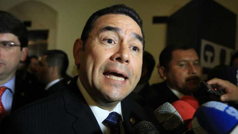 El presidente Jimmy Morales declara a medios de comunicación y reconoce reuniones con jefes de bancadas. (Foto Prensa Libre: Esbin García)
