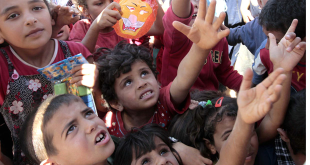 Unos 20 millones de niños dejaron sus hogares por razones como la pobreza y la guerra. (Foto Prensa Libre. AFP).