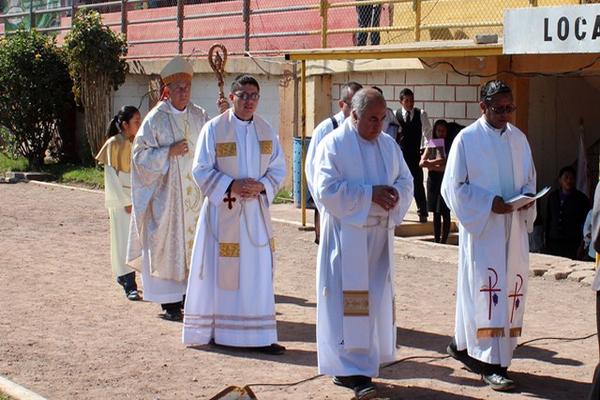 Miembros de la Diócesis de Jalapa dieron inicio a la Semana Misionera, en el estadio municipal de Jalapa. (Foto Prensa Libre: Hugo Oliva)