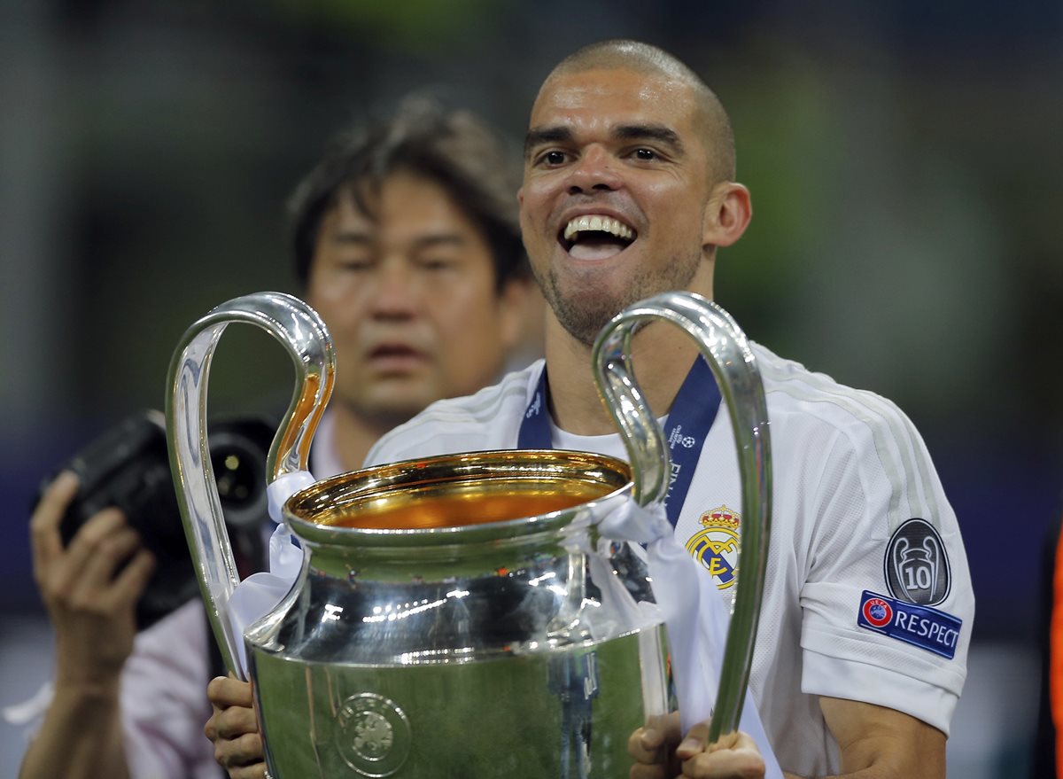 Pepe festejó la Duodécima con la afición madridista siendo su último título con el equipo blanco. (Foto Prensa Libre: AP)