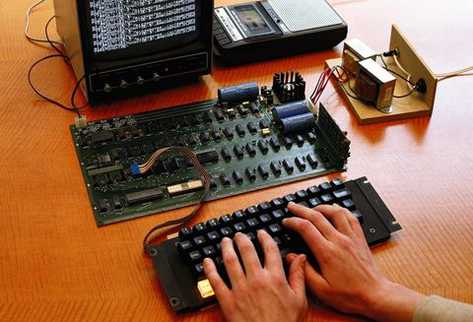 Primer modelo de Apple. (Foto Prensa Libre: EFE)