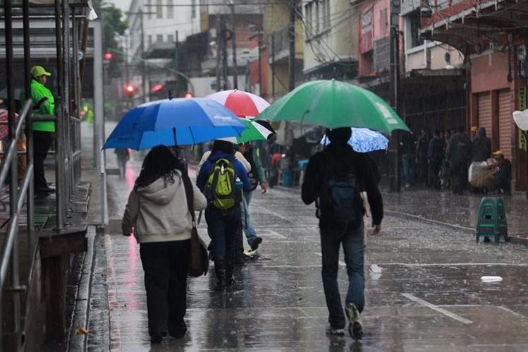 Se deben tomar precauciones por permanencia de lluvias moderadas en el país (Foto Prensa Libre: Hemeroteca PL)