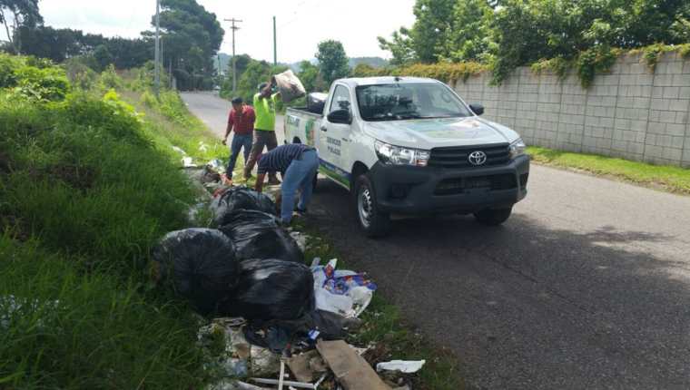 El Concejo de Villa Canales aumentó la multa por tirar basura en la vía pública debido a que esa acción es frecuente en el municipio. (Foto Prensa Libre: Cortesía)