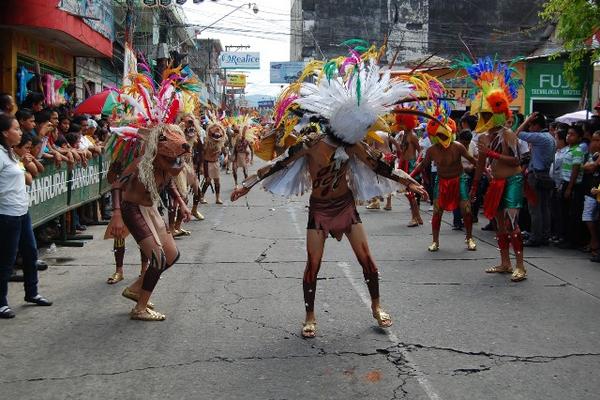 Una de las escenas prehispánicas presentadas durante el desfile inaugural de la feria. (Foto Prensa Libre: Alexánder Coyoy).<br _mce_bogus="1"/>