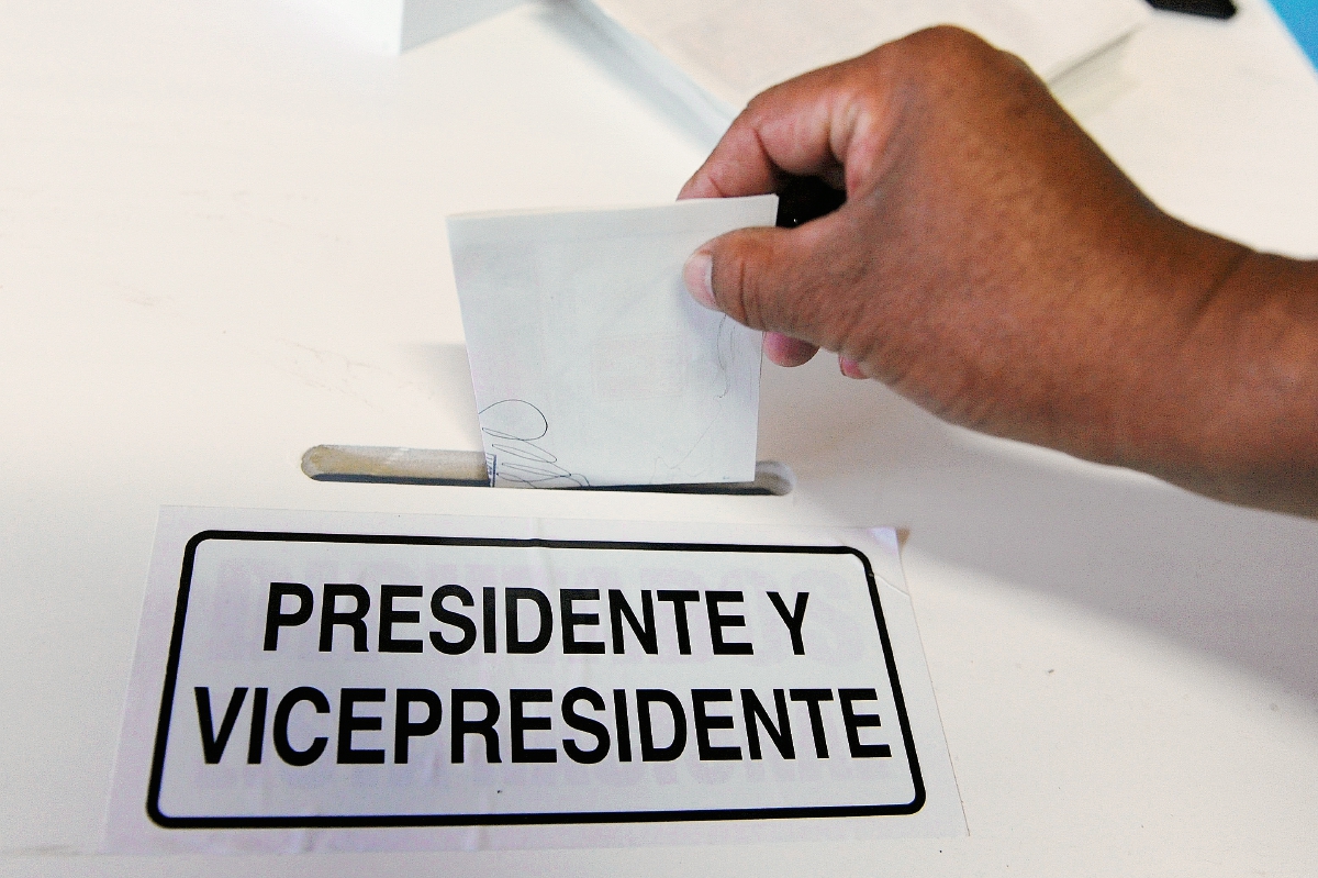 Los partidos políticos gastan más recursos de los reportados al Tribunal Supremo Electoral. (Foto Prensa Libre: Hemeroteca PL)