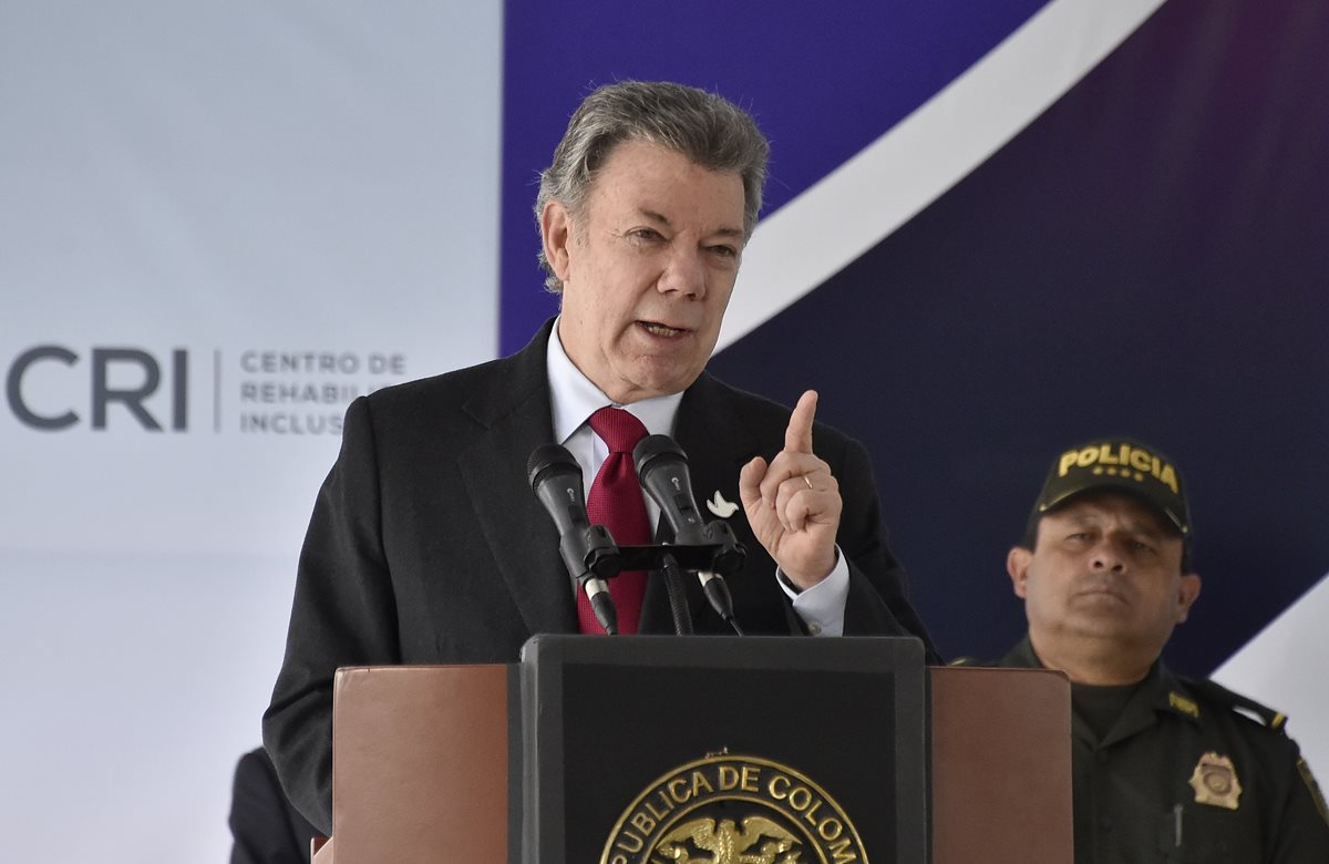 Juan Manuel Santos, presidente de Colombia, pide apoyo a las élites del país. (Foto Prensa Libre: AFP).