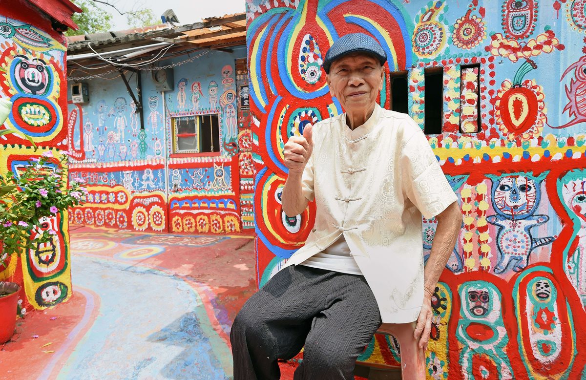 <em>El artista Huang Yung-fu que ha conquistado a turistas con su trabajo. (Foto Prensa Libre: AFP).</em>